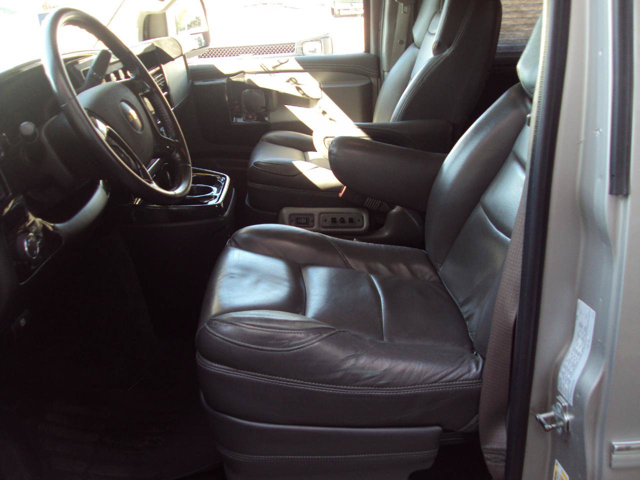 Used 2023 Chevrolet Express 2500 Extended RWD image 21