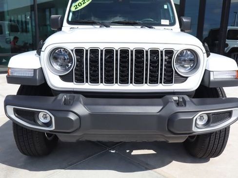 Used 2025 Jeep Wrangler Unlimited Sahara AWD/4WD image 16