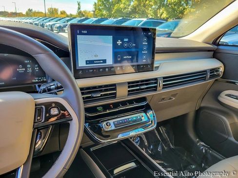 Used 2023 Lincoln Corsair Standard w/ Towing Package image 23