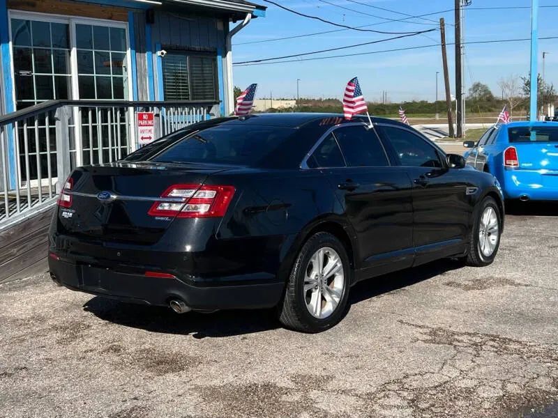 Used 2015 Ford Taurus SEL FWD image 6