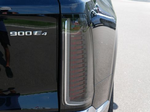 New 2026 Cadillac Vistiq Luxury w/ LPO, Floor Liner Package image 15