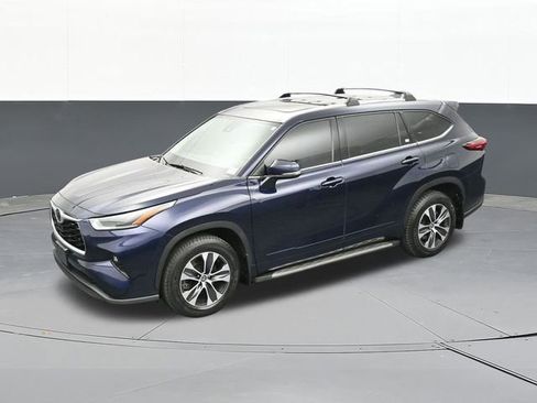 Used 2021 Toyota Highlander XLE AWD/4WD image 69
