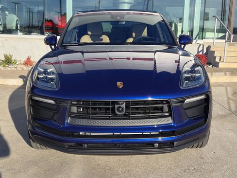 Certified 2025 Porsche Macan image 10