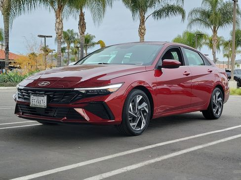 Certified 2025 Hyundai Elantra SEL image 5
