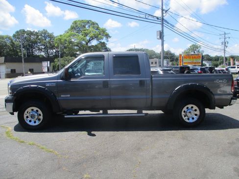 Used 2006 Ford F250 Lariat image 6