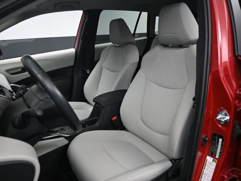 Certified 2023 Toyota Corolla Cross LE image 17