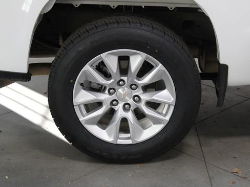 Used 2024 Chevrolet Silverado 1500 Custom image 14