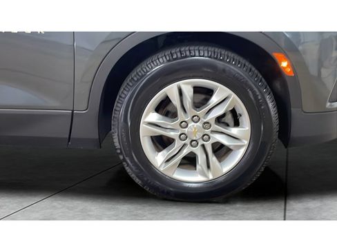 Used 2020 Chevrolet Blazer LT FWD image 3