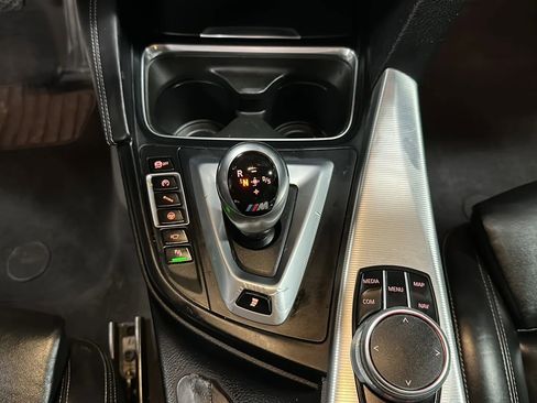 Used 2018 BMW M4 Convertible image 31