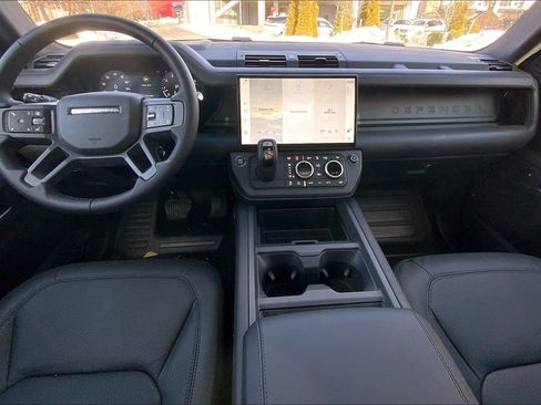 New 2026 Land Rover Defender 130 X-Dynamic SE image 5