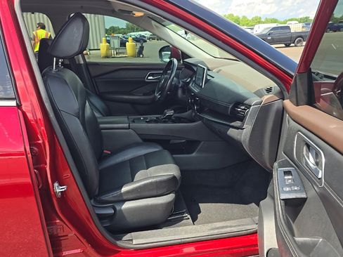 Used 2021 Nissan Rogue SV w/ Premium Package FWD image 16