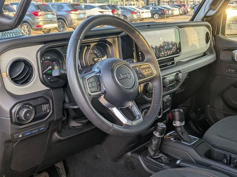 Used 2024 Jeep Wrangler Unlimited Sahara image 30