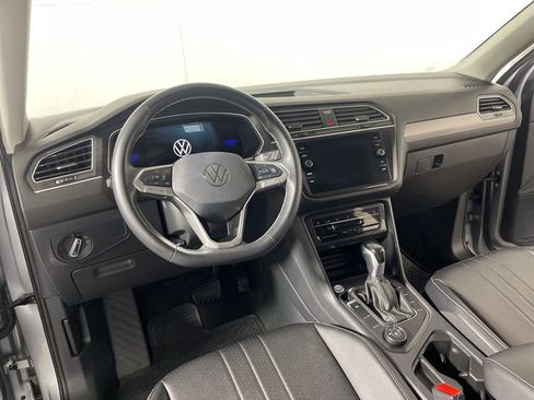 Used 2024 Volkswagen Tiguan SE image 8