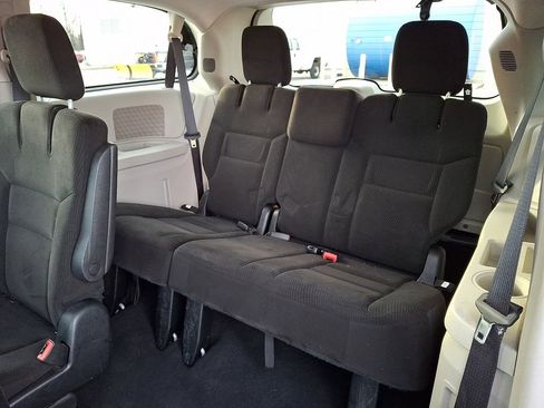 Used 2016 Dodge Grand Caravan SXT image 13