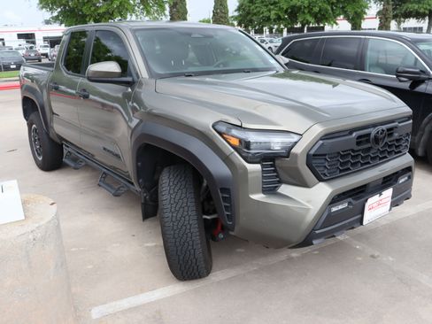 Used 2024 Toyota Tacoma TRD Off-Road image 2