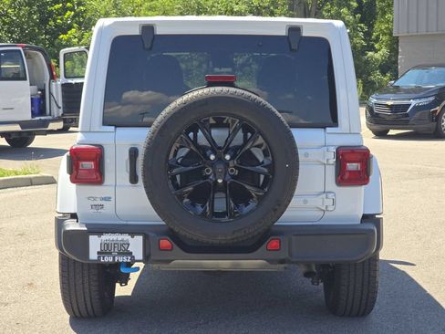 Used 2024 Jeep Wrangler Unlimited Sahara AWD/4WD image 14