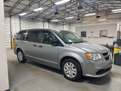 Used 2019 Dodge Grand Caravan SE w/ UConnect Hands-Free Group