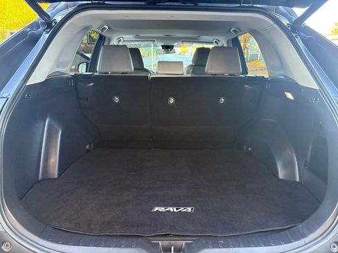 Used 2022 Toyota RAV4 XLE Premium image 33