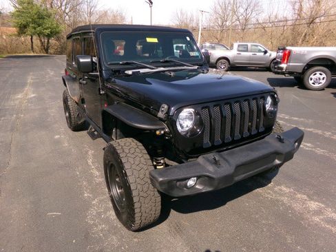 Used 2018 Jeep Wrangler Unlimited Sport S image 2