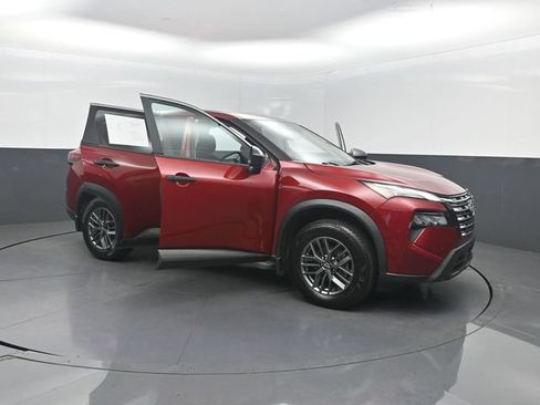 Used 2024 Nissan Rogue S FWD image 32