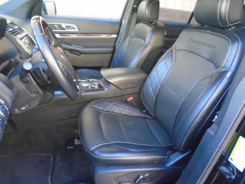 Used 2017 Ford Explorer Platinum image 36