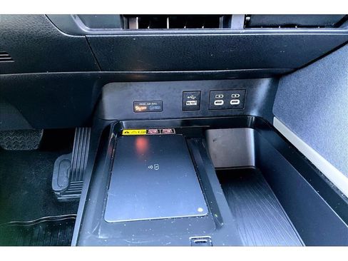 Used 2025 Toyota Camry LE FWD image 27