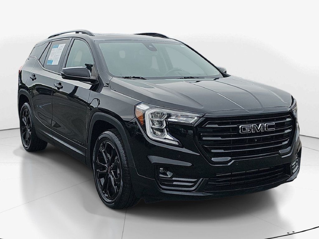 Used 2022 GMC Terrain SLT w/ Infotainment Package II FWD image 3