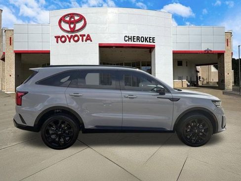 Used 2023 Kia Sorento SX AWD/4WD image 4