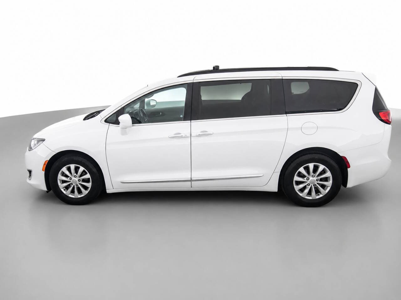Used 2017 Chrysler Pacifica Touring-L FWD image 8