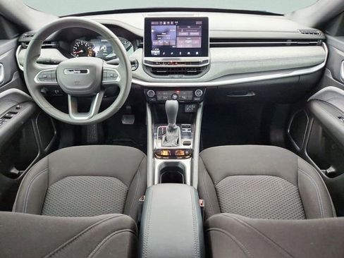 Used 2024 Jeep Compass Sport image 11