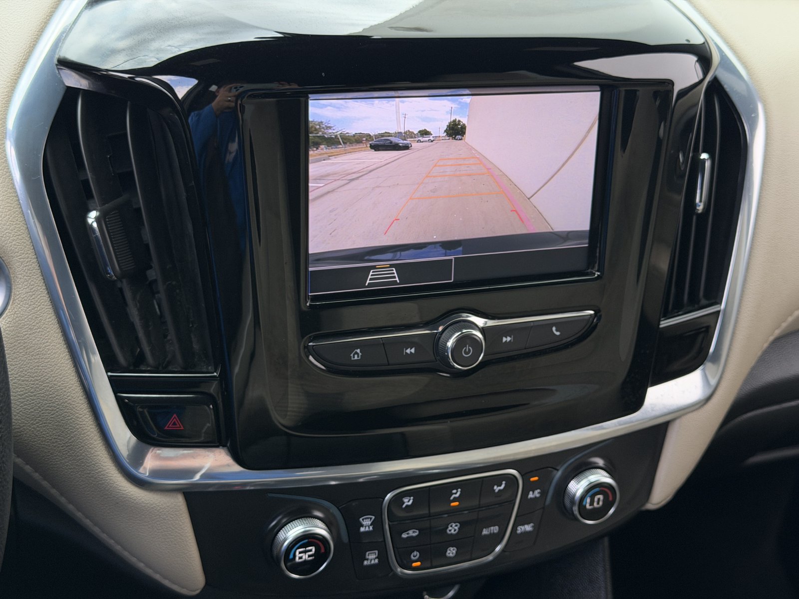 Used 2022 Chevrolet Traverse LS FWD image 18