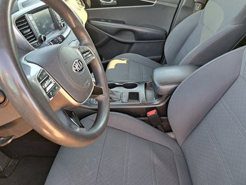 Used 2019 Kia Sorento L image 17