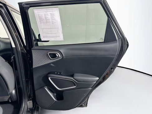 Used 2025 Kia Soul LX w/ LX Technology Package FWD image 28
