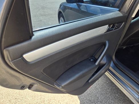 Used 2013 Volkswagen Passat 2.5 SE image 32