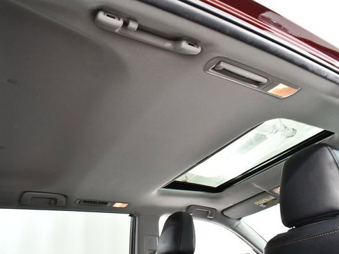 Used 2019 Toyota Highlander XLE AWD/4WD image 18