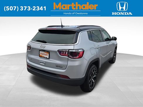 Used 2025 Jeep Compass Limited AWD/4WD image 5