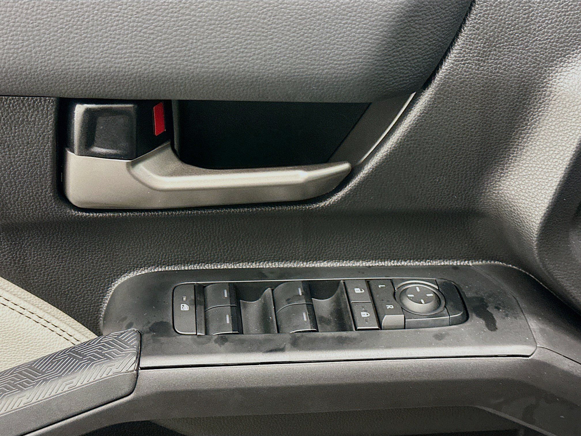 Used 2025 Toyota Tacoma Limited AWD/4WD image 15