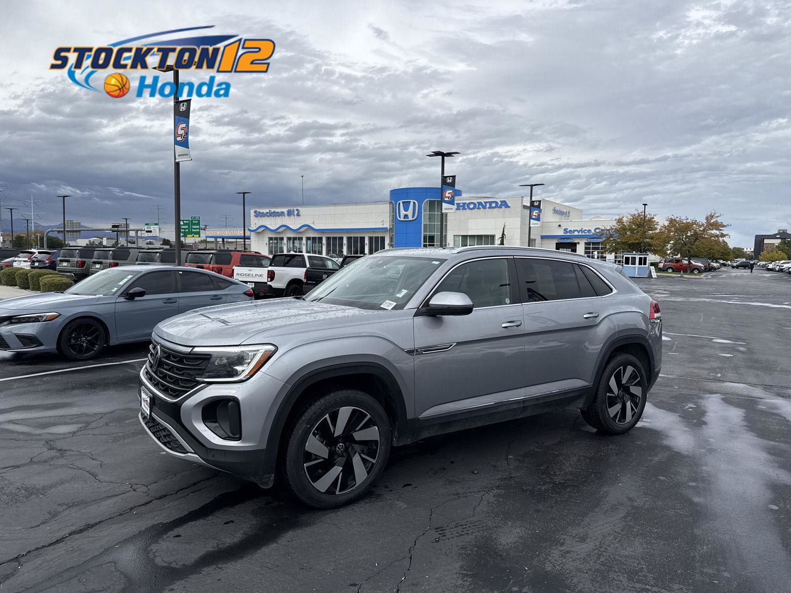 Used 2025 Volkswagen Atlas Cross Sport SEL AWD/4WD image 1