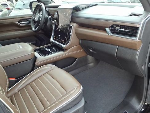 Used 2025 GMC Yukon Denali Ultimate AWD/4WD image 26