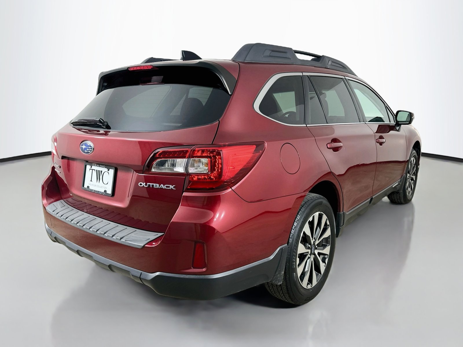 Used 2016 Subaru Outback 2.5i Limited AWD/4WD image 5