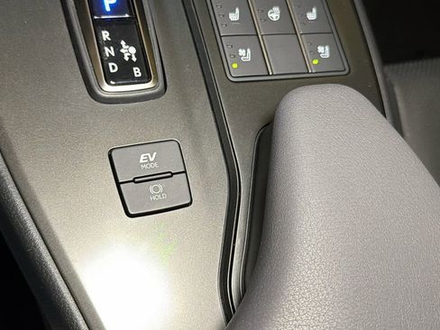 Certified 2025 Lexus UX 300h 300h Premium w/ Accessory Package (Z1) image 33