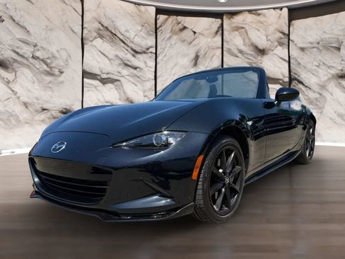 Used 2021 MAZDA MX-5 Miata Club w/ Appearance Package RWD image 9