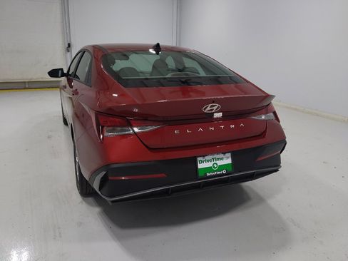 Used 2024 Hyundai Elantra SE FWD image 6