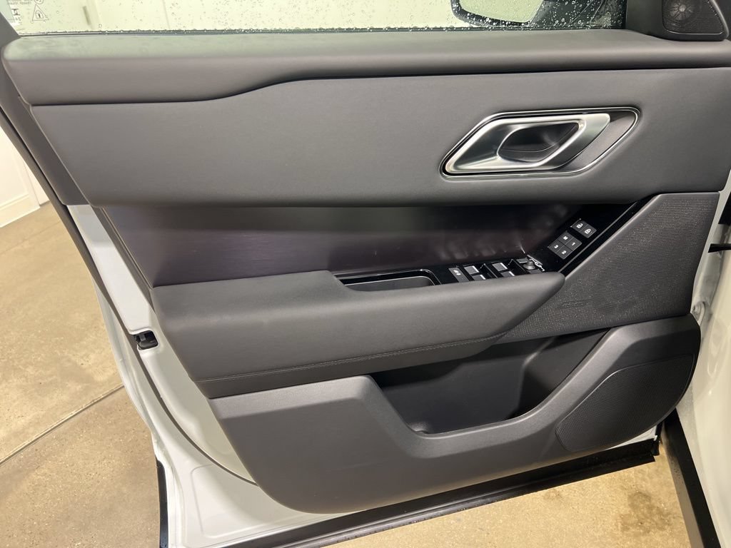 Certified 2026 Land Rover Range Rover Velar Dynamic SE AWD/4WD image 9