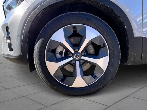 Certified 2024 Volvo XC40 B5 Plus w/ Protection Package Premier image 11