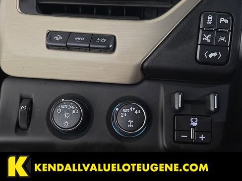 Used 2020 GMC Yukon XL Denali w/ Denali Ultimate Package AWD/4WD image 18
