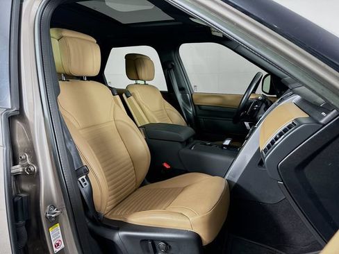 Used 2023 Land Rover Discovery Metropolitan Edition AWD/4WD image 29