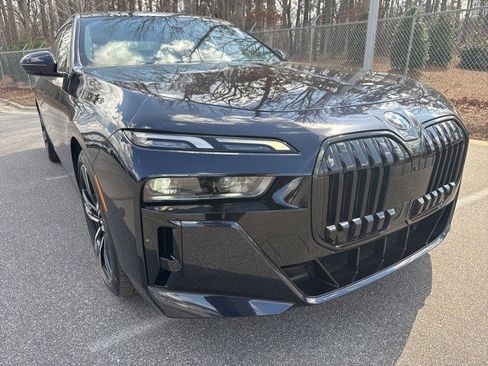 Certified 2023 BMW 760i xDrive w/ Luxury Rear Seating Package image 10