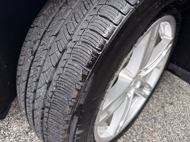 Used 2025 Porsche Macan AWD/4WD image 8