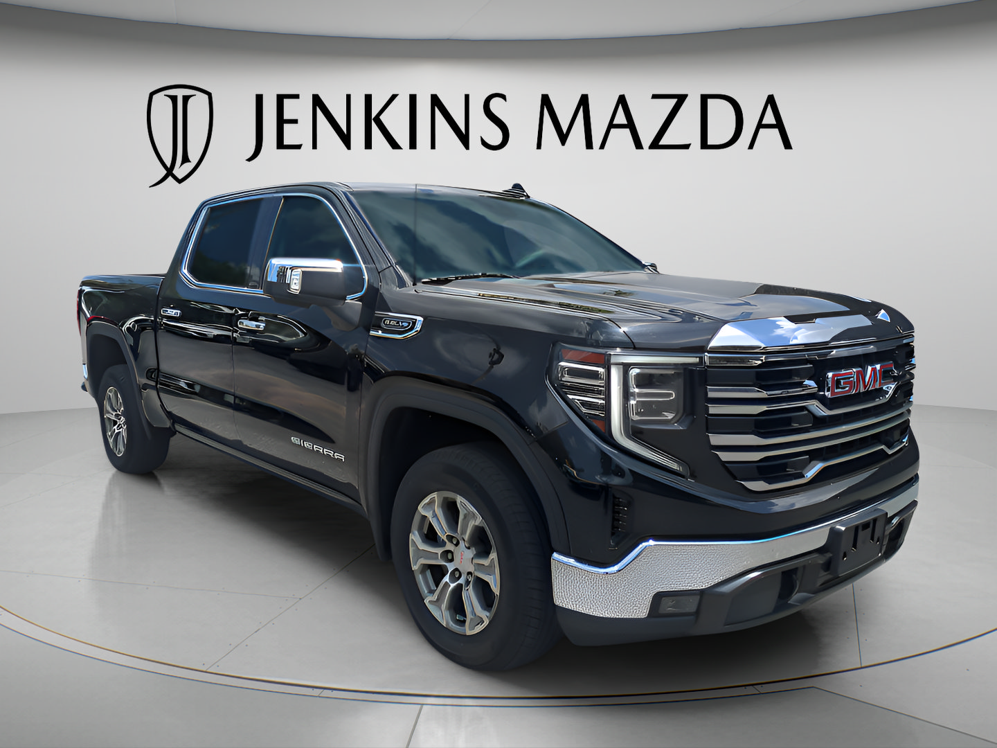 Used 2025 GMC Sierra 1500 SLT RWD image 2